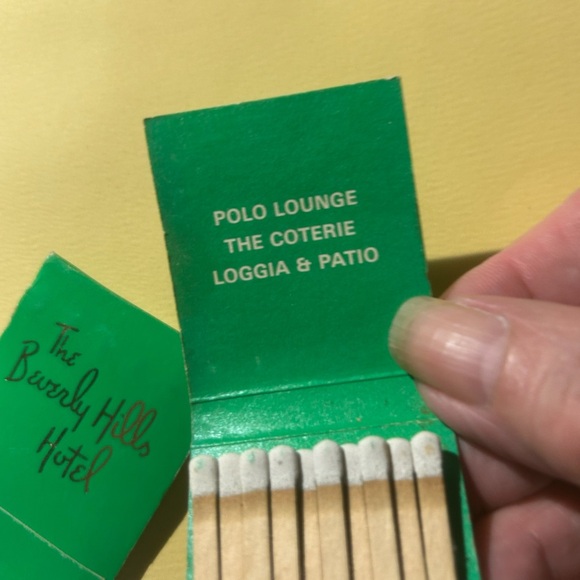 Beverly Hills Hotel Vintage Matchbooks ( 1 never struck) and a free 2nd one used - Picture 5 of 16